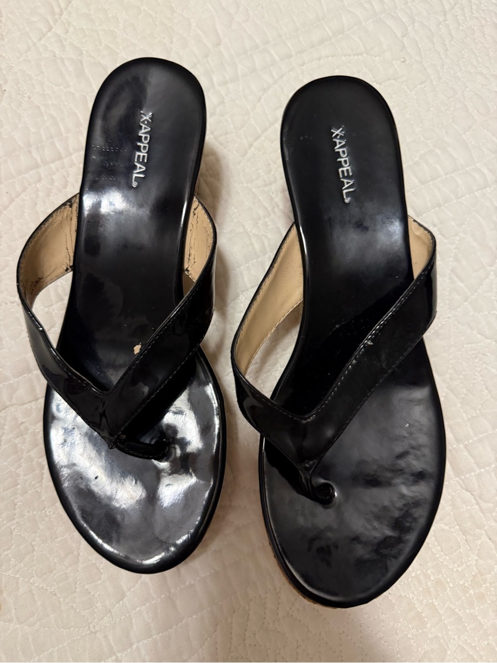 XAPPEAL Women's Black Patent Thong Sandals size 10